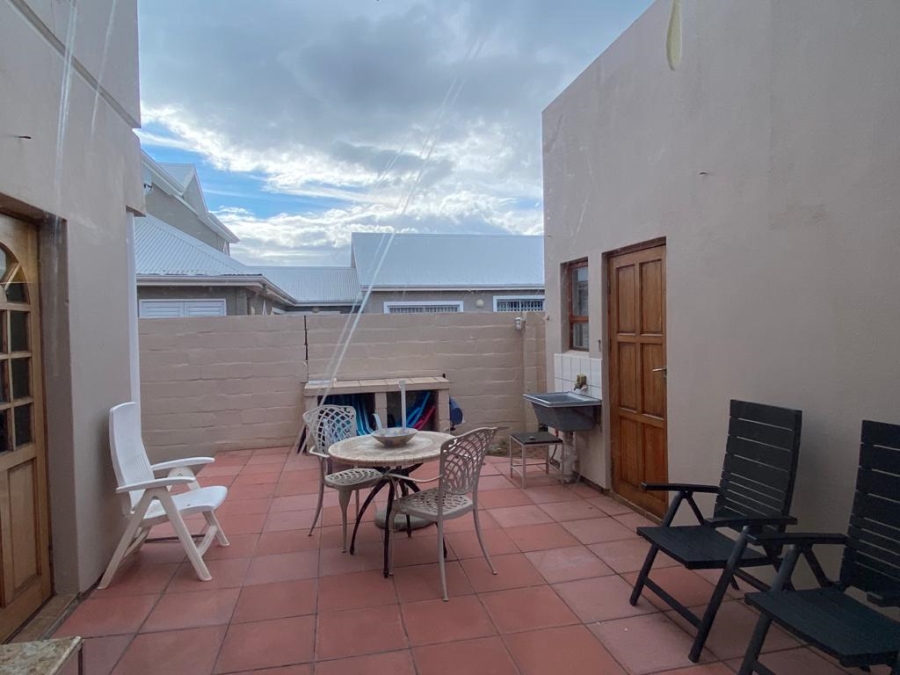 5 Bedroom Property for Sale in Sandbaai Western Cape